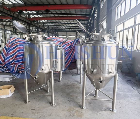 Serbatoi di fermentazione da 300 litri